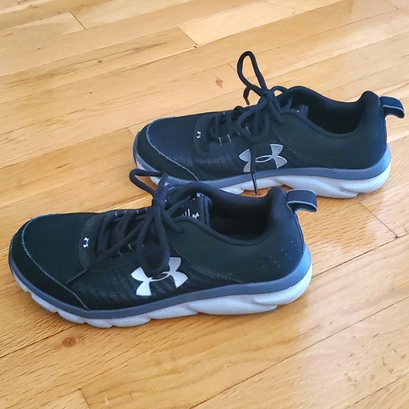 UNDER ARMOUR SNEAKERS - Picture 3 of 7